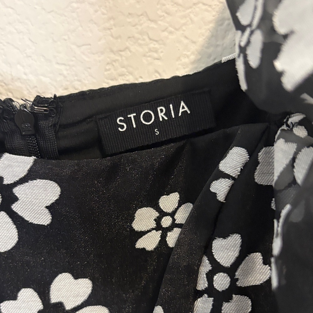 Storia Floral Sheer sleeve babydoll Blouse - Picture 2 of 5